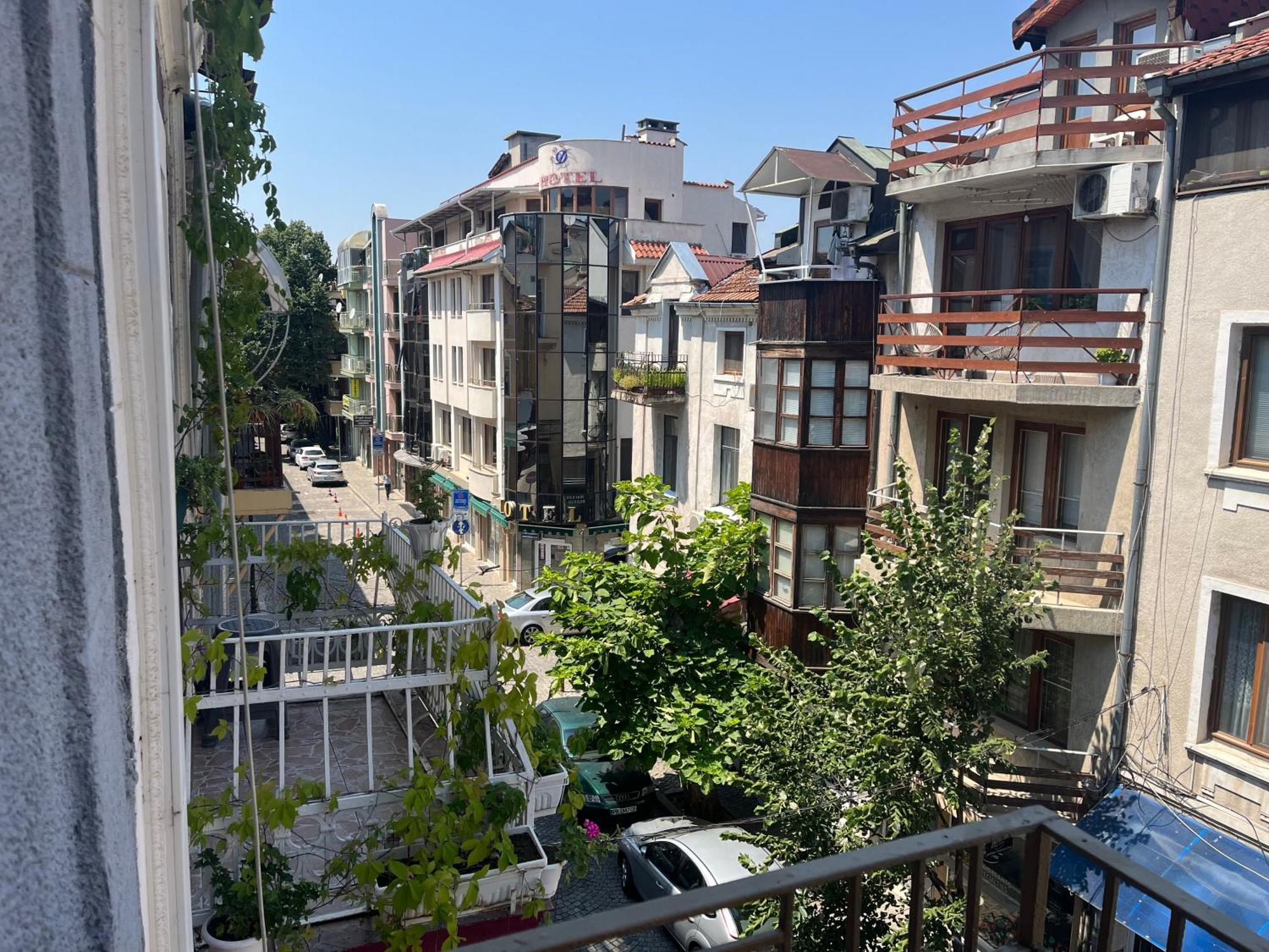 Vel House Vandrarhem Plovdiv Exteriör bild