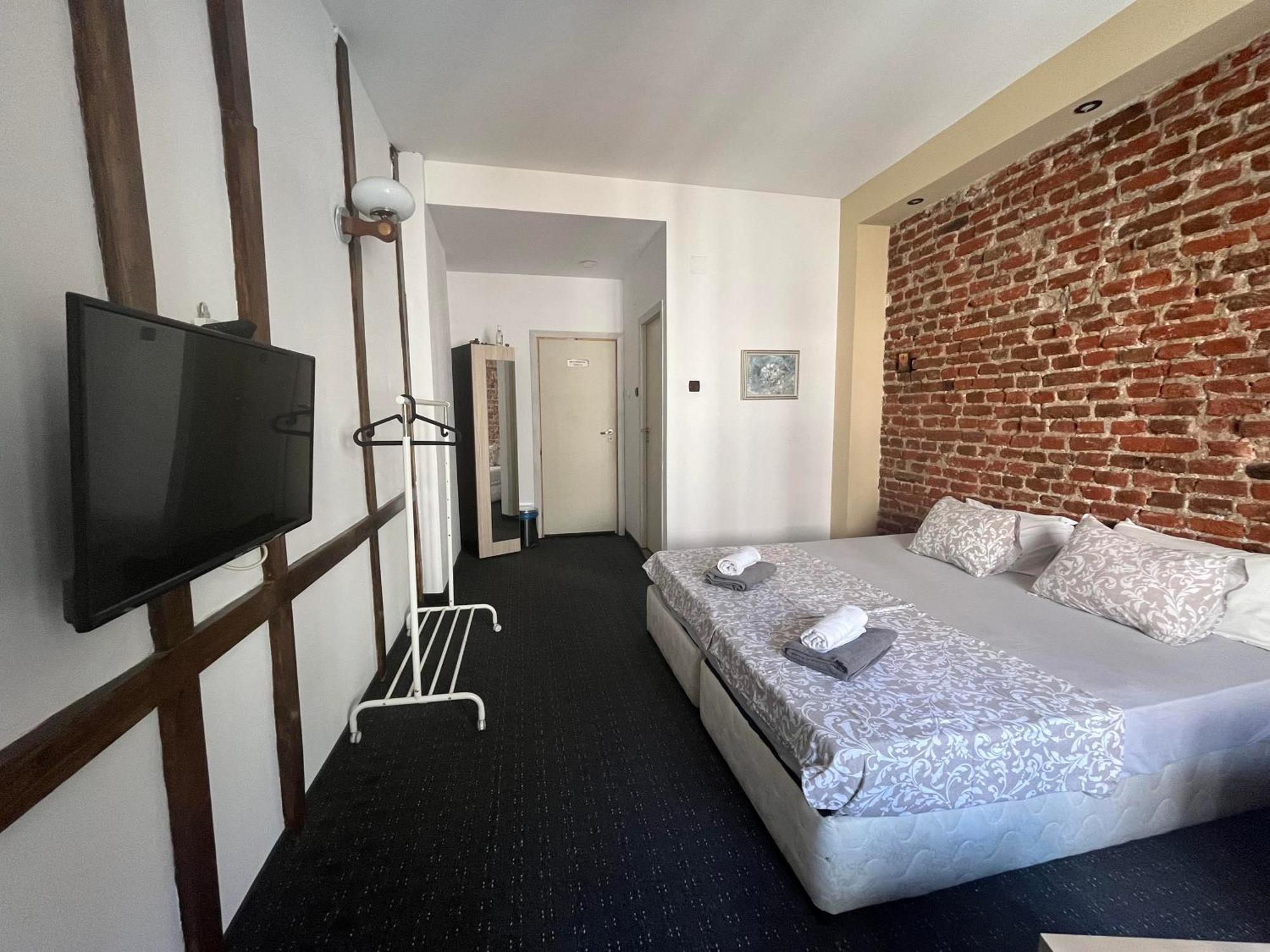 Vel House Vandrarhem Plovdiv Exteriör bild
